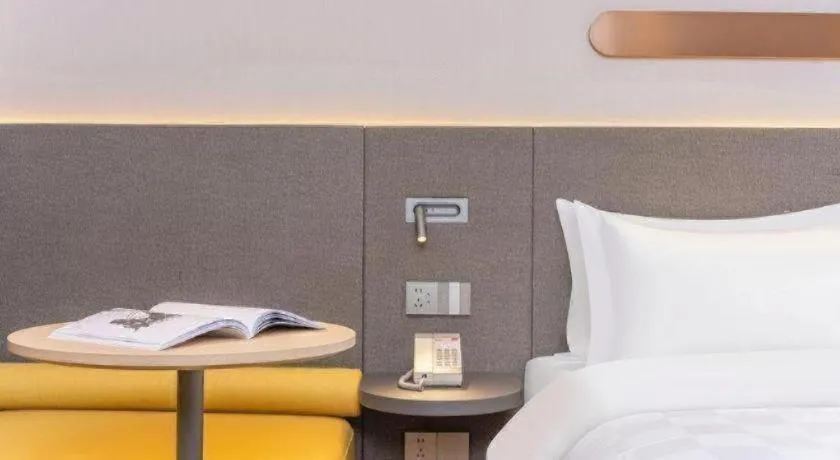 Bed in Jinjiang Inn Henan Museum Hutun Metro Station