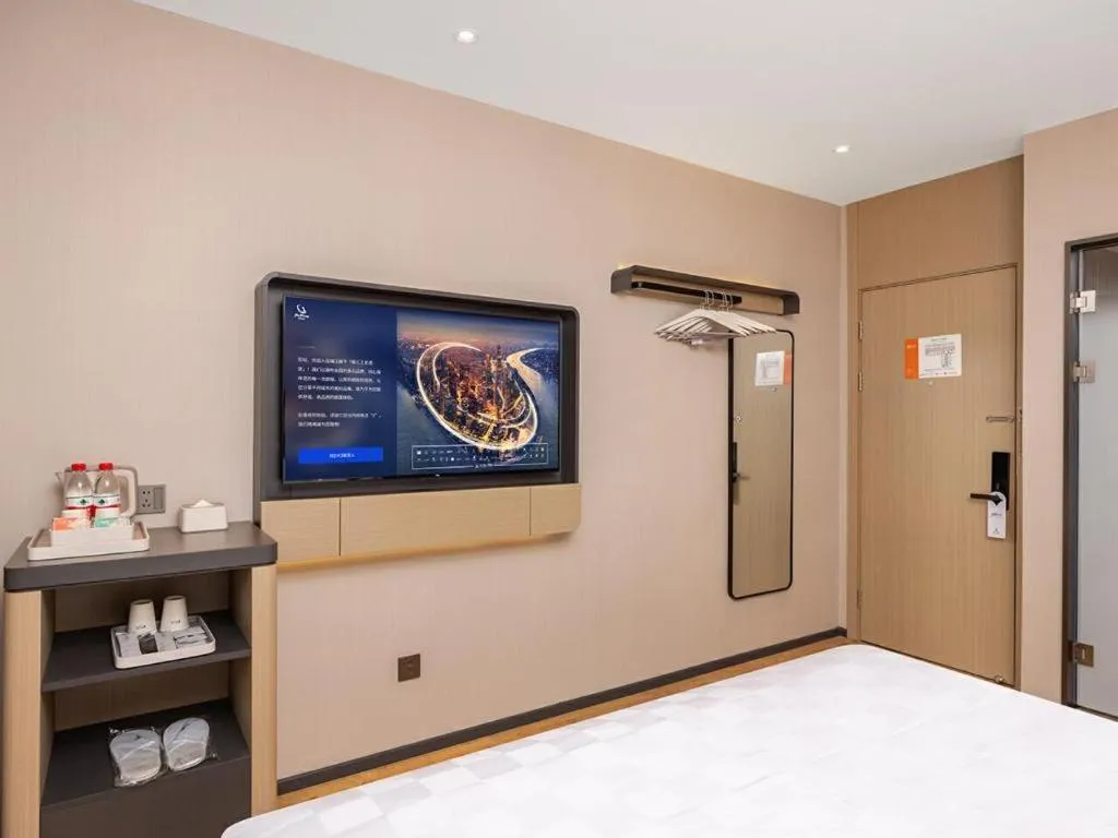 Bed in Jinjiang Inn Henan Museum Hutun Metro Station