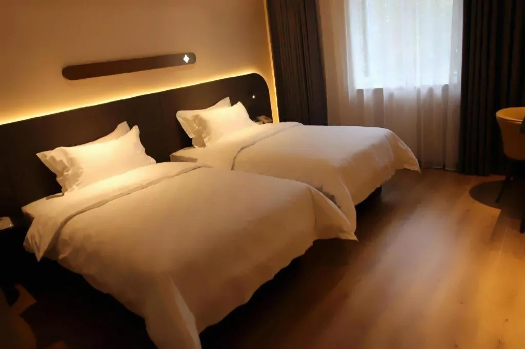 Bed in Jinjiang Inn Henan Museum Hutun Metro Station