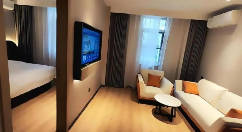 Bed in Jinjiang Inn Henan Museum Hutun Metro Station