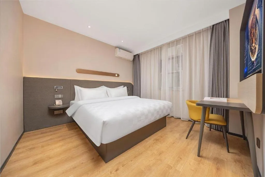 Bed in Jinjiang Inn Henan Museum Hutun Metro Station