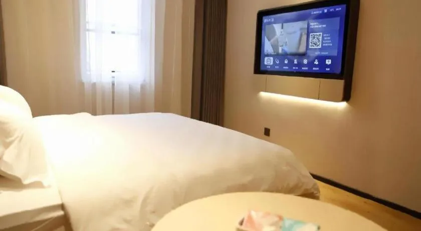 Bed in Jinjiang Inn Henan Museum Hutun Metro Station