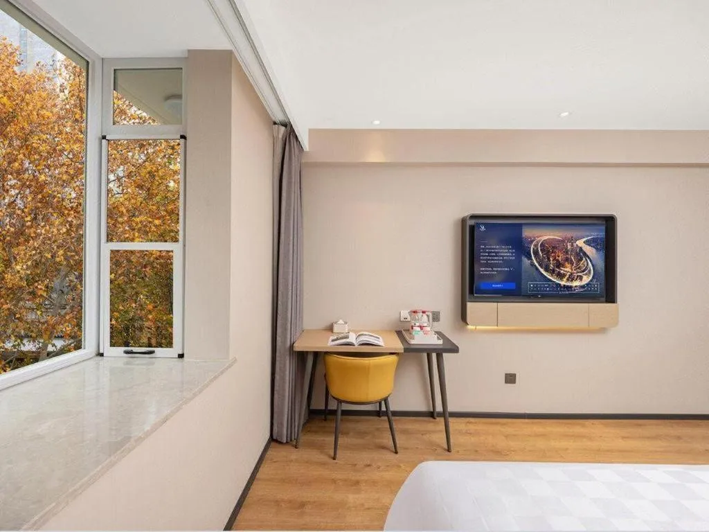 Bed in Jinjiang Inn Henan Museum Hutun Metro Station