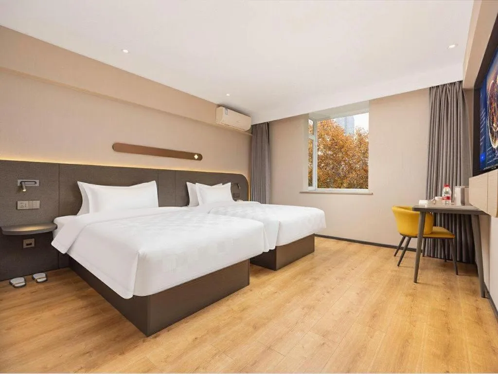 Bed in Jinjiang Inn Henan Museum Hutun Metro Station