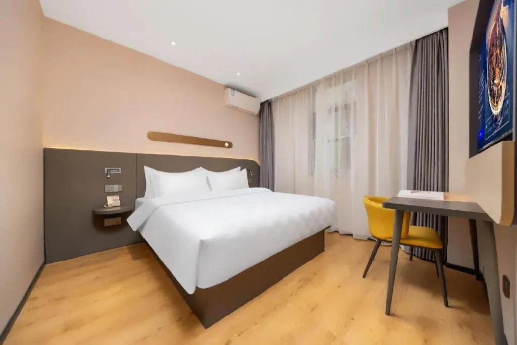 Bed in Jinjiang Inn Henan Museum Hutun Metro Station