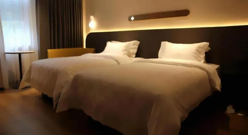 Bed in Jinjiang Inn Henan Museum Hutun Metro Station