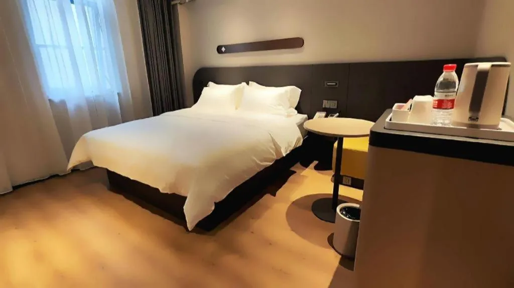 Bed in Jinjiang Inn Henan Museum Hutun Metro Station