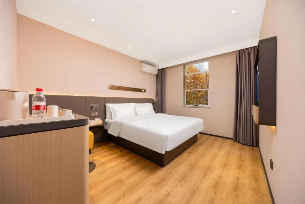 Bed in Jinjiang Inn Henan Museum Hutun Metro Station