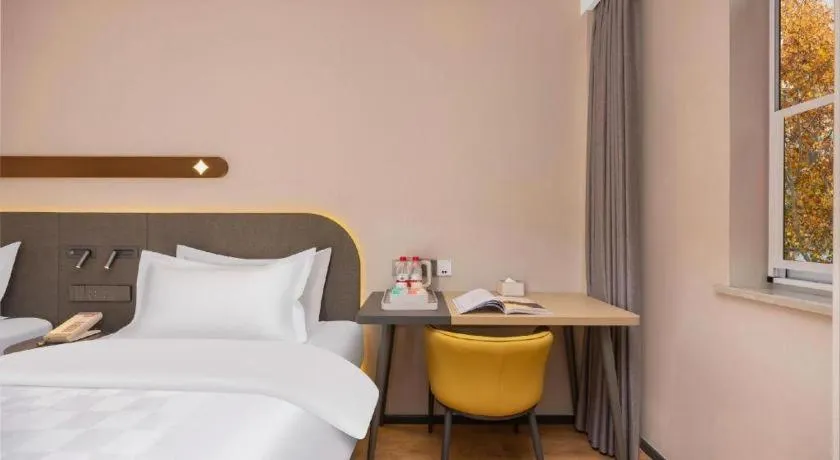 Bed in Jinjiang Inn Henan Museum Hutun Metro Station