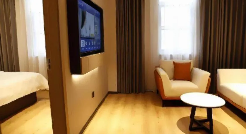 Bed in Jinjiang Inn Henan Museum Hutun Metro Station