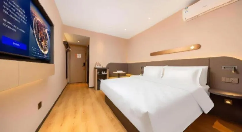 Bed in Jinjiang Inn Henan Museum Hutun Metro Station