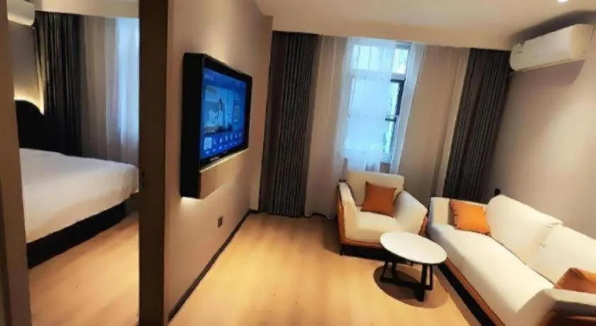 Bed in Jinjiang Inn Henan Museum Hutun Metro Station