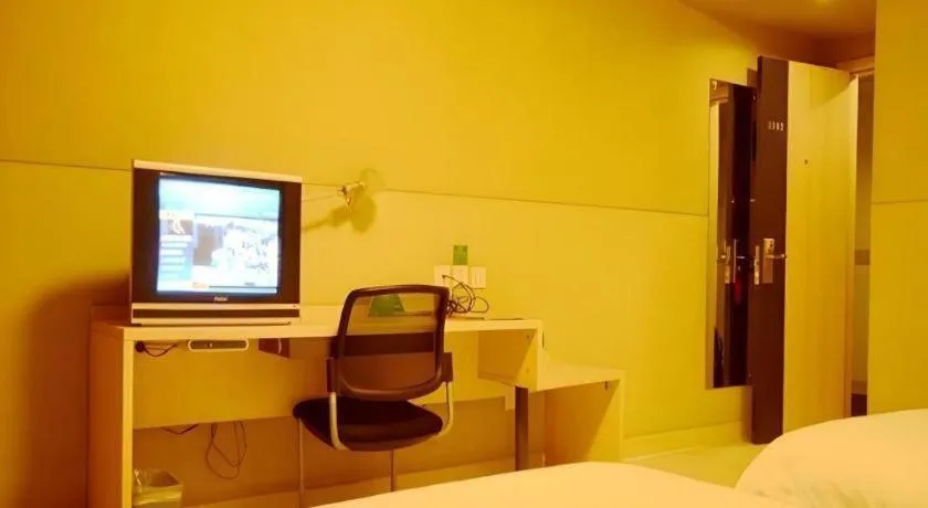 Bed in Jinjiang Inn Changzhou Global Dinosaur City Olympic Center