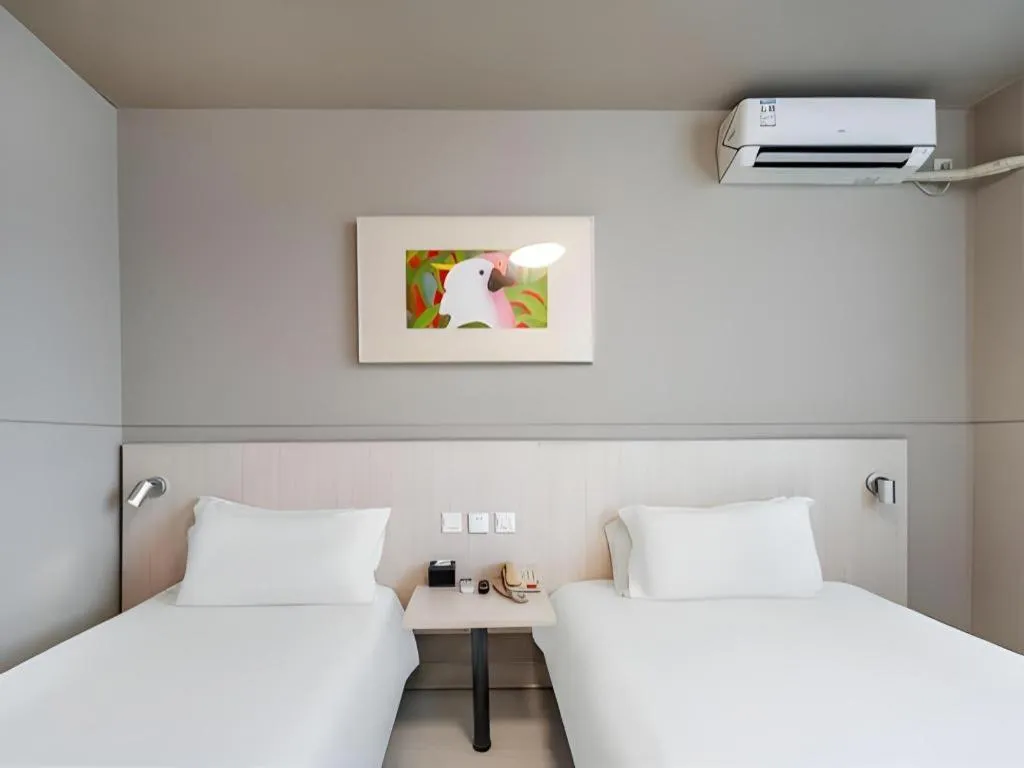 Bed in Jinjiang Inn Changzhou Global Dinosaur City Olympic Center