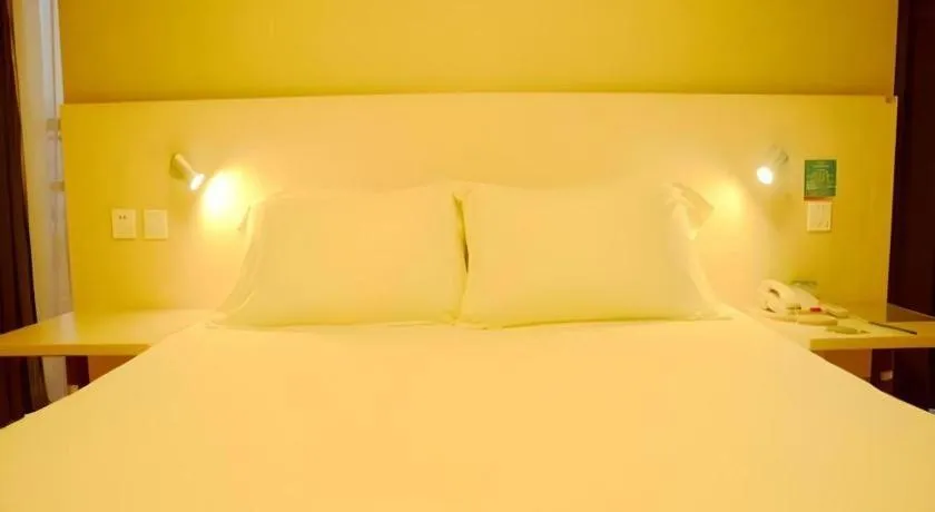 Bed in Jinjiang Inn Changzhou Global Dinosaur City Olympic Center
