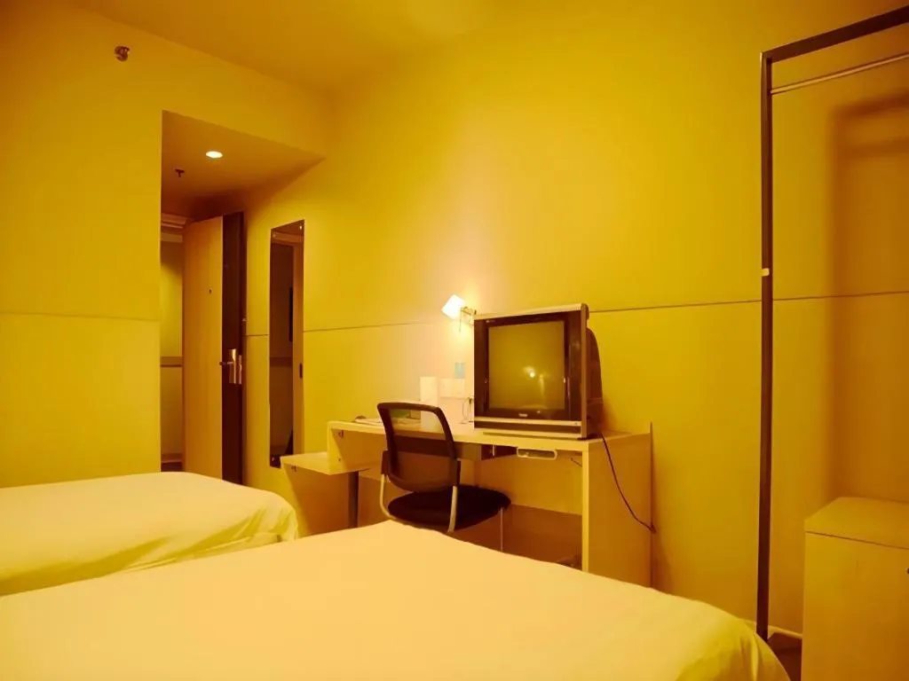 Bed in Jinjiang Inn Changzhou Global Dinosaur City Olympic Center