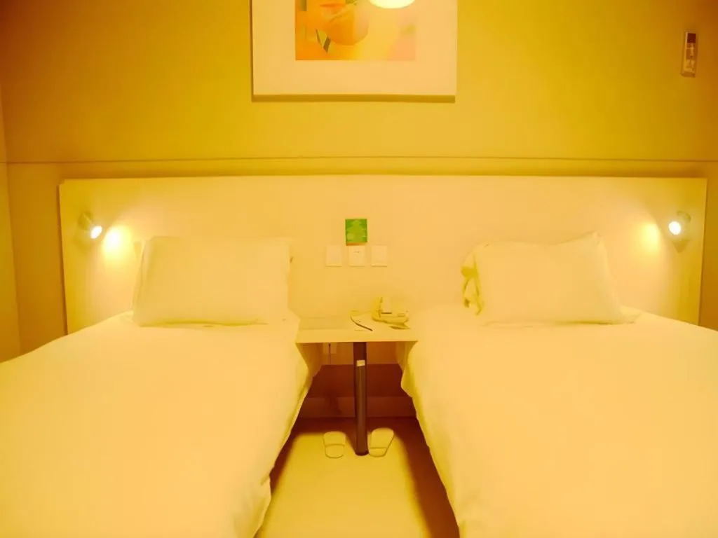 Bed in Jinjiang Inn Changzhou Global Dinosaur City Olympic Center