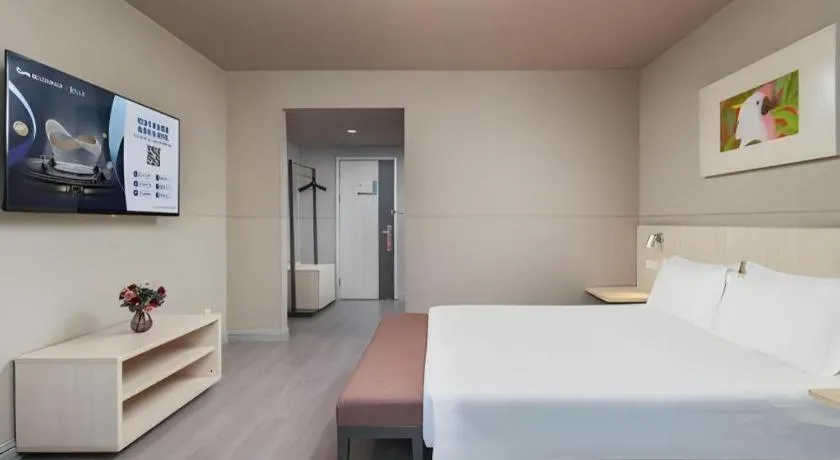 Bed in Jinjiang Inn Changzhou Global Dinosaur City Olympic Center