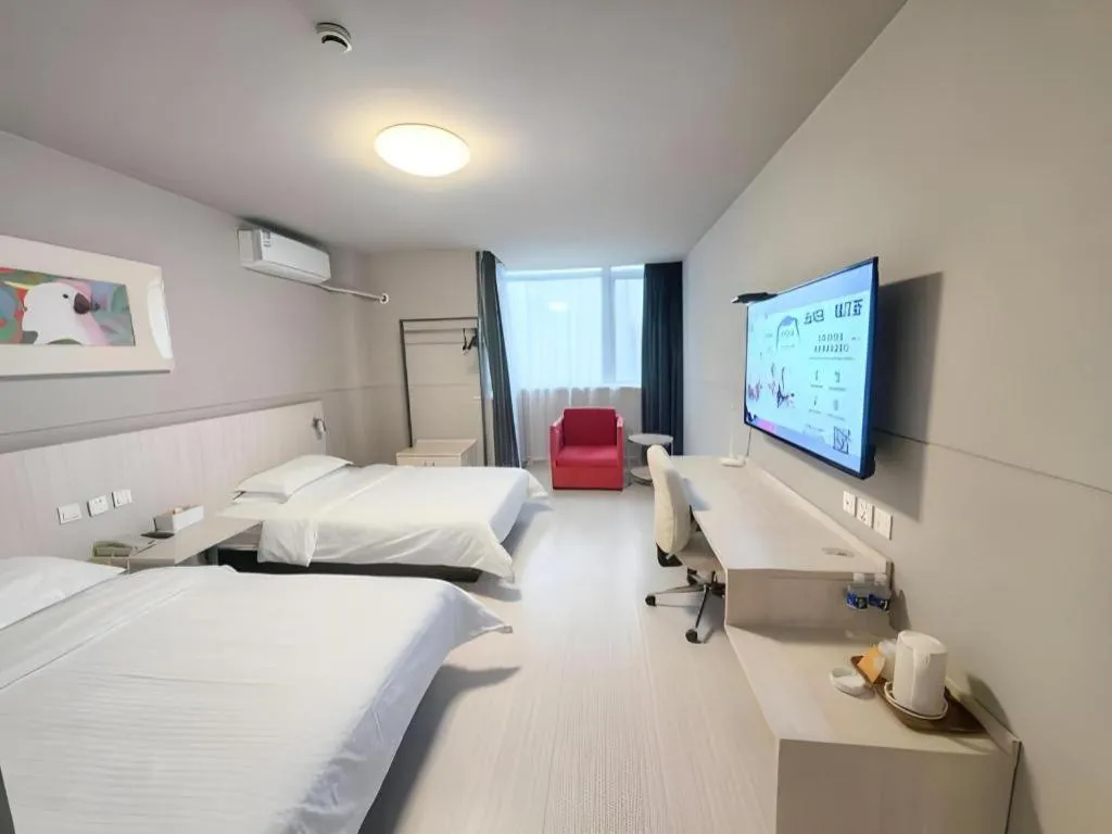 Bed in Jinjiang Inn Changzhou Global Dinosaur City Olympic Center