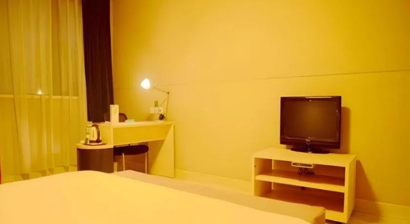 Bed in Jinjiang Inn Changzhou Global Dinosaur City Olympic Center