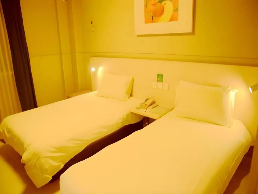Bed in Jinjiang Inn Changzhou Global Dinosaur City Olympic Center