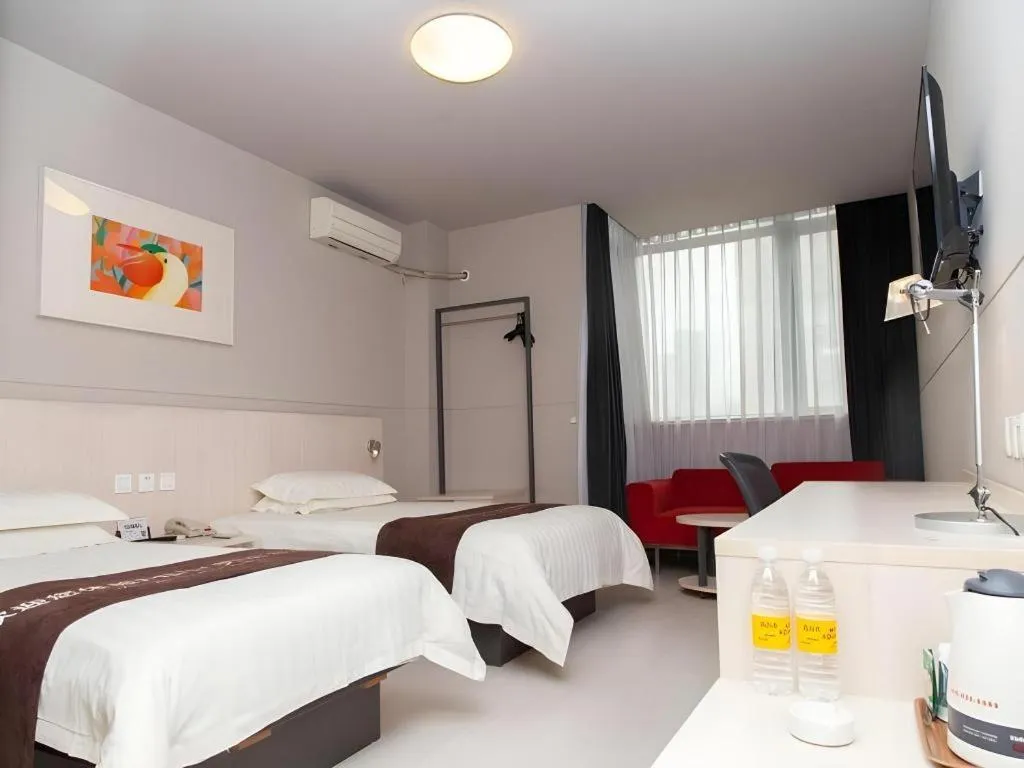 Bed in Jinjiang Inn Changzhou Global Dinosaur City Olympic Center