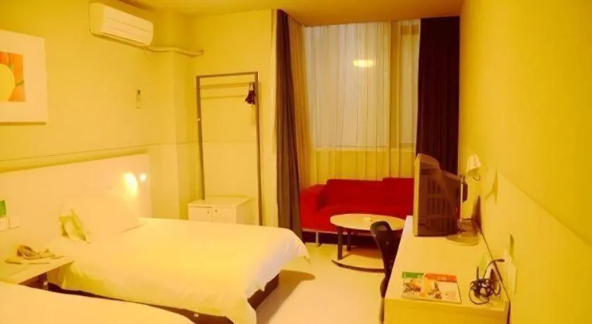 Bed in Jinjiang Inn Changzhou Global Dinosaur City Olympic Center