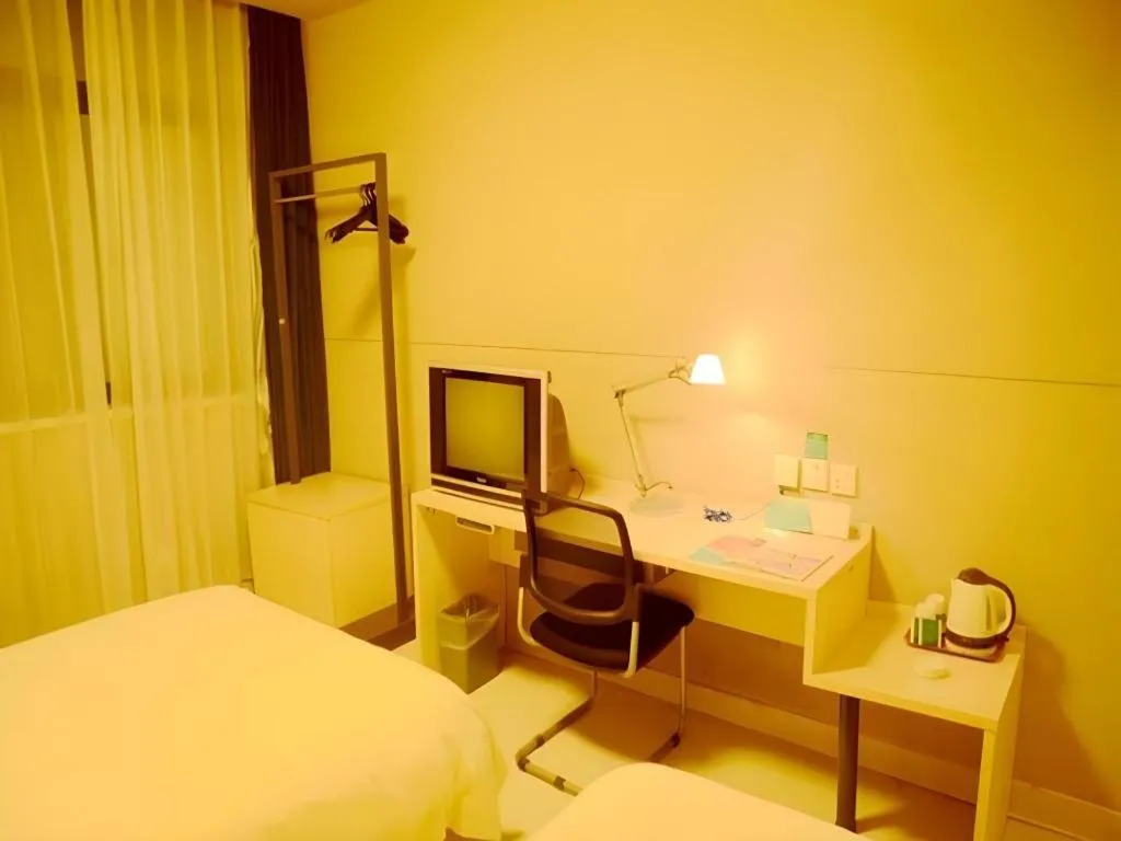 Bed in Jinjiang Inn Changzhou Global Dinosaur City Olympic Center