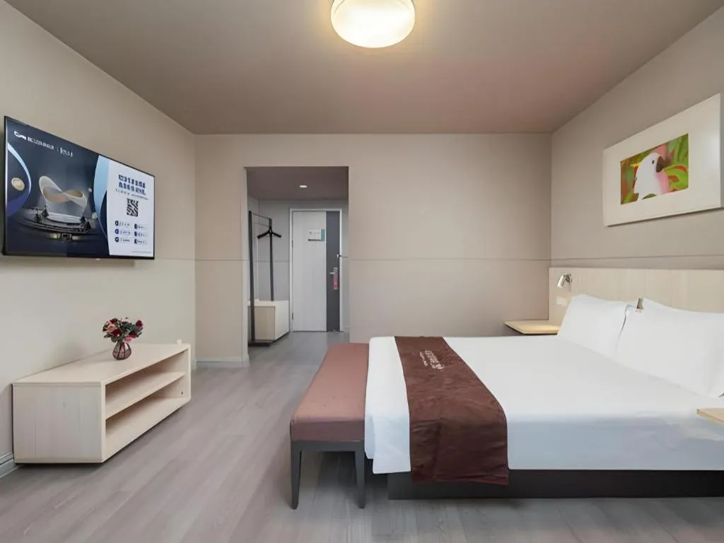 Bed in Jinjiang Inn Changzhou Global Dinosaur City Olympic Center