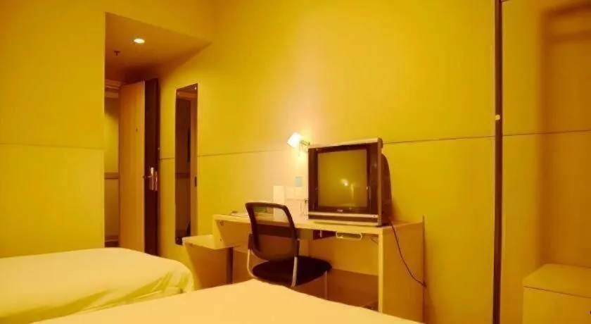 Bed in Jinjiang Inn Changzhou Global Dinosaur City Olympic Center