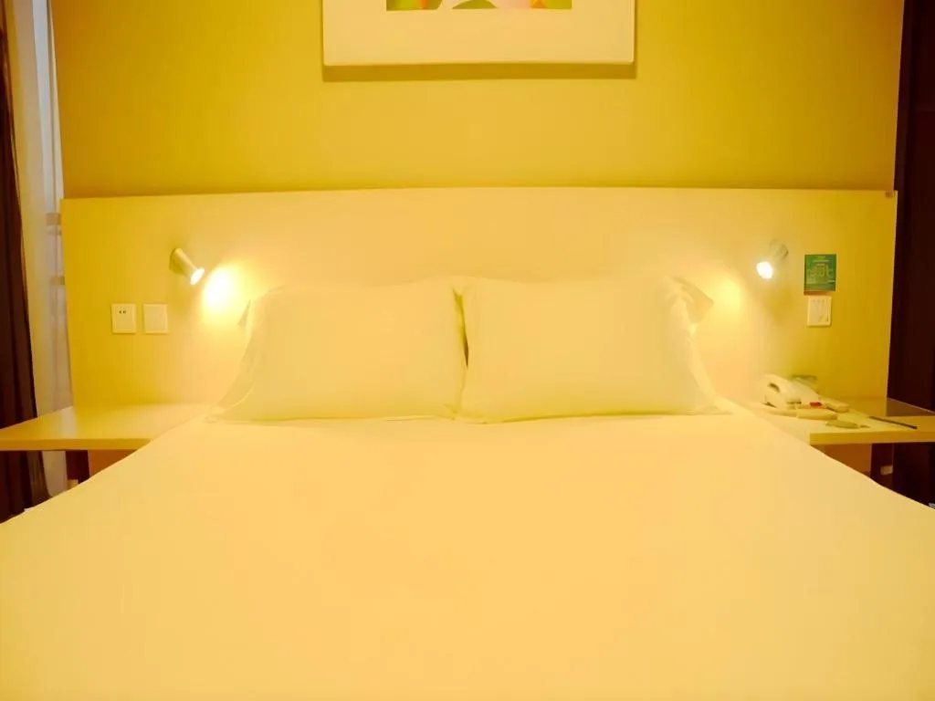 Bed in Jinjiang Inn Changzhou Global Dinosaur City Olympic Center