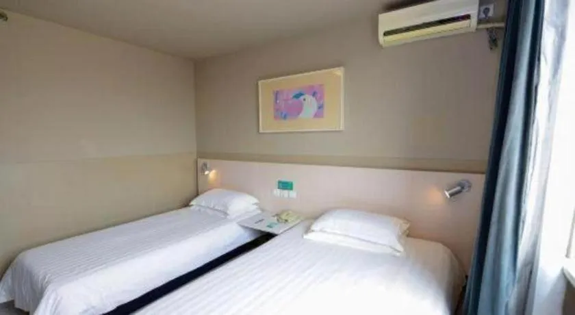 Bed in Jinjiang Inn - Xishan Road