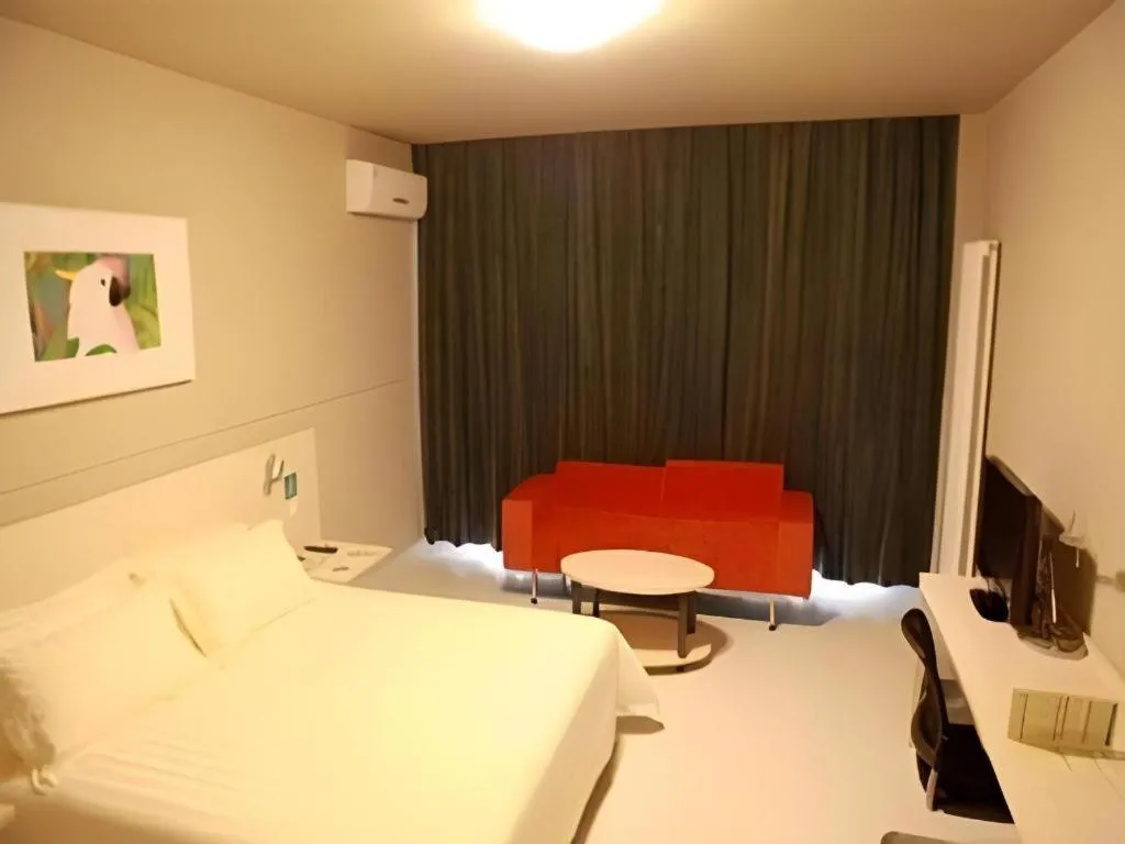 Bed in Jinjiang Inn Yantai Penglaige Zhonglou North Road