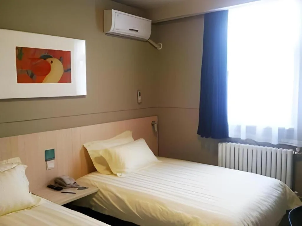 Bed in Jinjiang Inn Jiaozuo Gymnasium