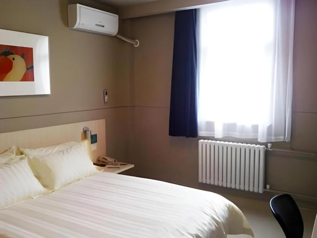 Bed in Jinjiang Inn Jiaozuo Gymnasium