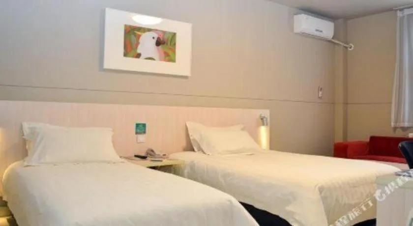 Bed in Jinjiang Inn Jiaozuo Gymnasium