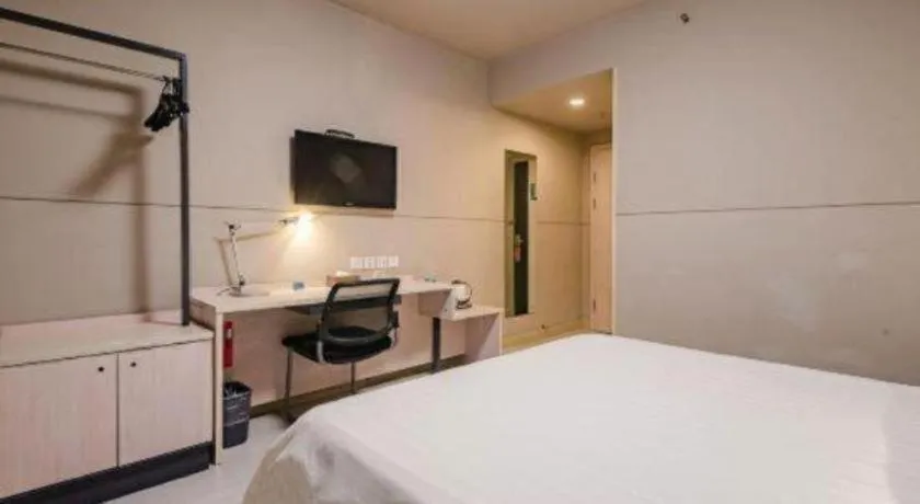 Bed in Jinjiang Inn Jiaozuo Gymnasium