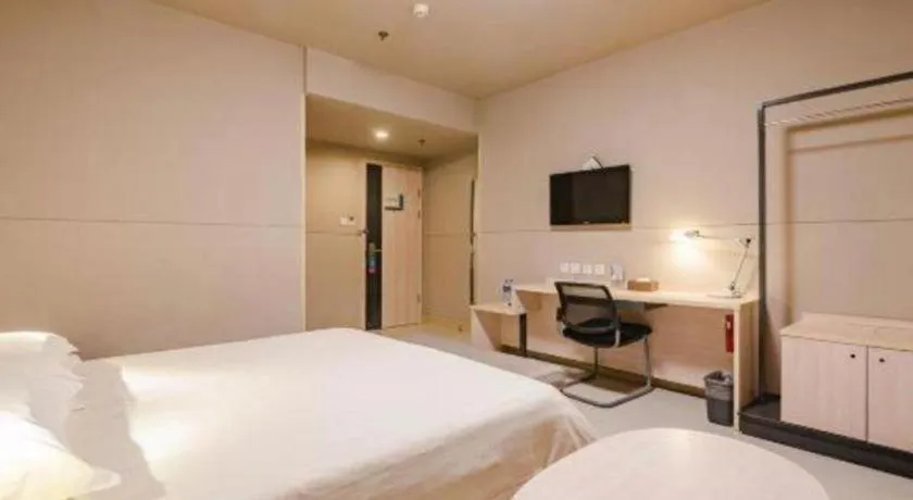 Bed in Jinjiang Inn Jiaozuo Gymnasium