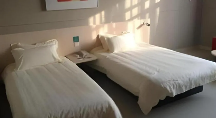 Bed in Jinjiang Inn Xuzhou Pizhou Sanchahe Road