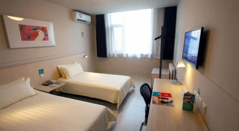 Bed in Jinjiang Inn Xian Dayan Tower Lijia Village Metro Station Jinxi Street