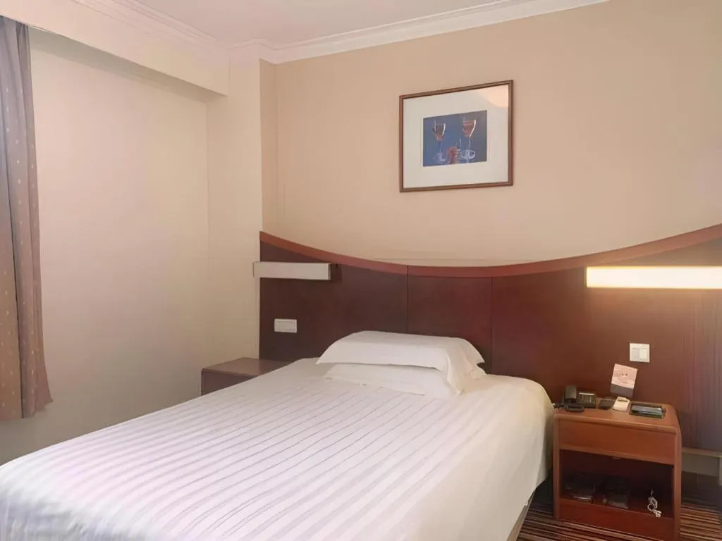 Bed in Jinjiang Inn Shanghai North Bund Yangpu Bridge Branch