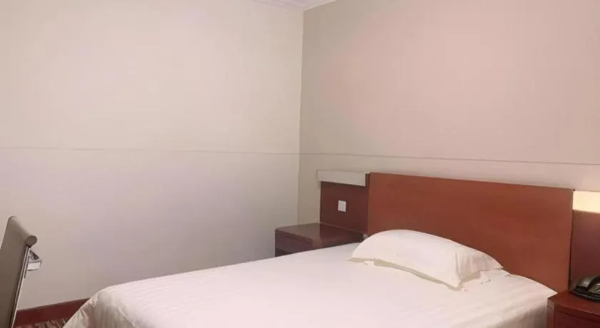 Bed in Jinjiang Inn Shanghai North Bund Yangpu Bridge Branch