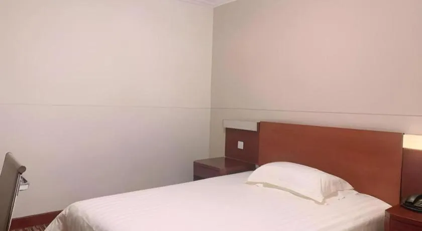 Bed in Jinjiang Inn Shanghai North Bund Yangpu Bridge Branch