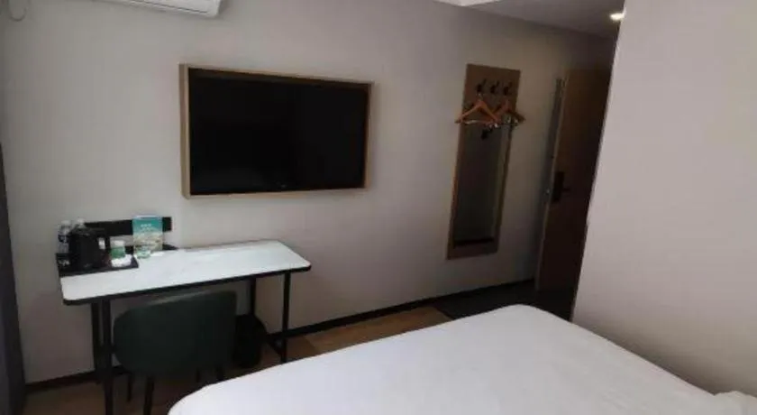 Bed in GreenTree Inn Jiangsu Xuzhou Western 3rd Ring Road Xiyuan Express Hotel