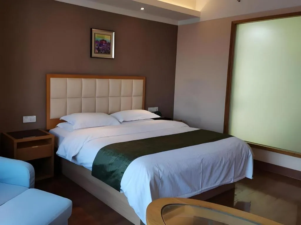 Bed in GreenTree Inn Shandong Taian Feicheng Xincheng Road Business Hotel