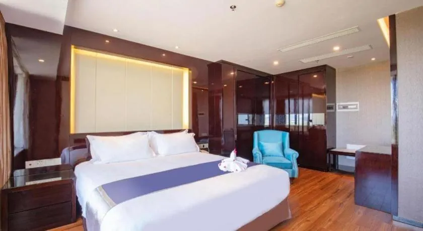 Bed in FOGER YACHT HOTEL