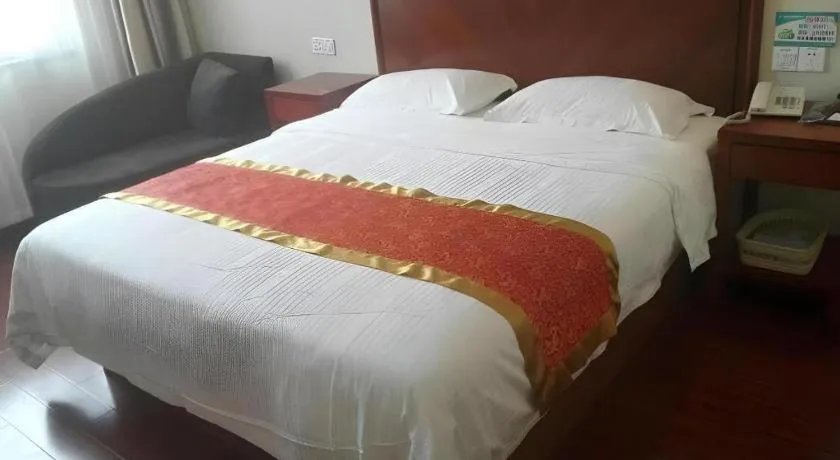 Bed in GreenTree Inn Linyi Feixian Jianshe Road Express Hotel