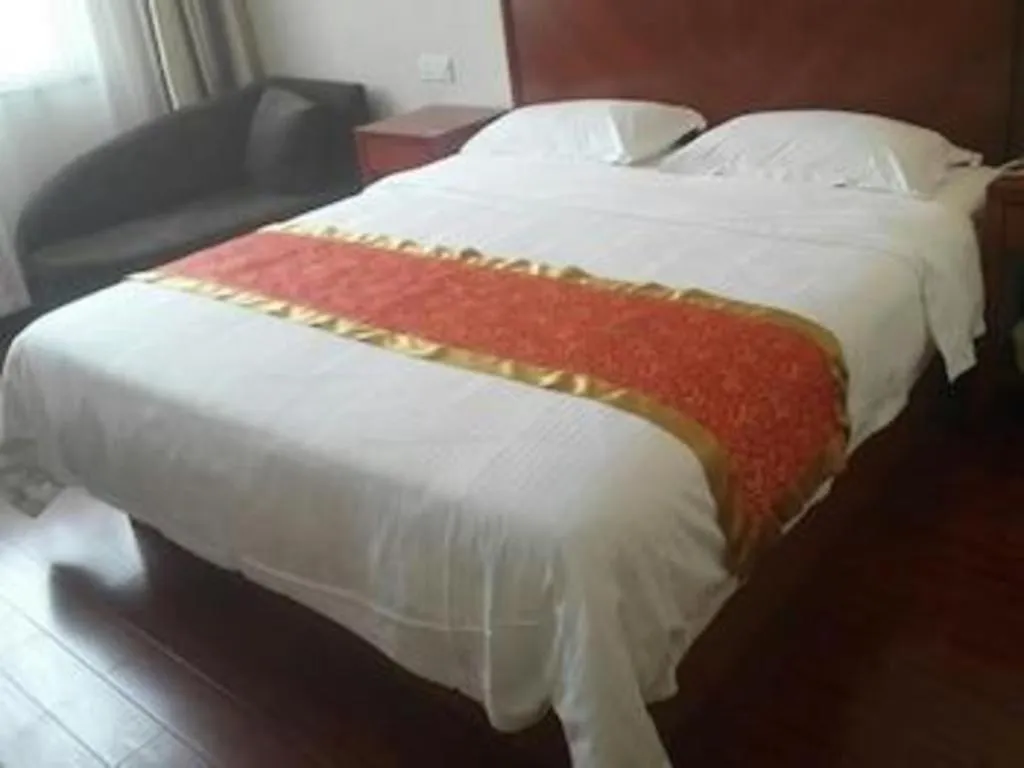Bed in GreenTree Inn Linyi Feixian Jianshe Road Express Hotel
