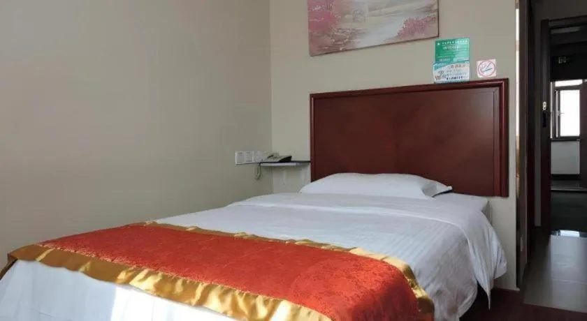 Bed in GreenTree Inn Linyi Feixian Jianshe Road Express Hotel
