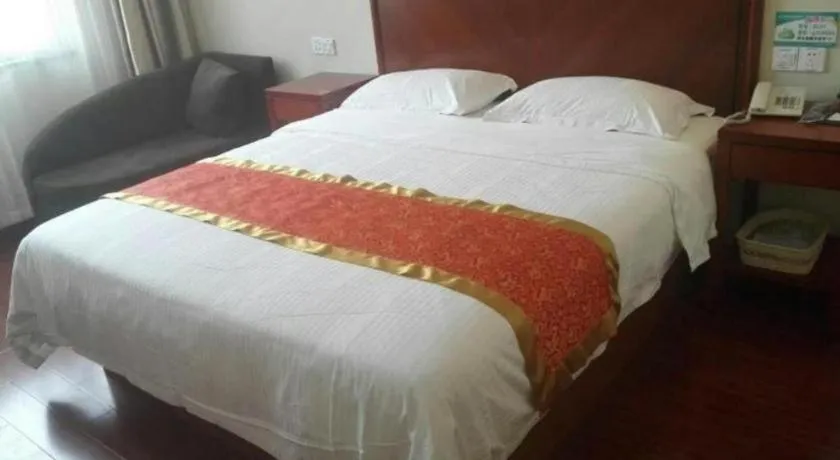 Bed in GreenTree Inn Linyi Feixian Jianshe Road Express Hotel